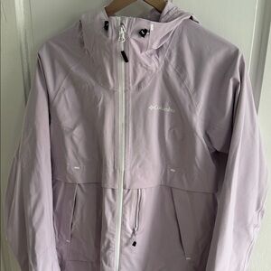 Women’s Columbia light purple rain jacket/ windbreaker size medium like new
